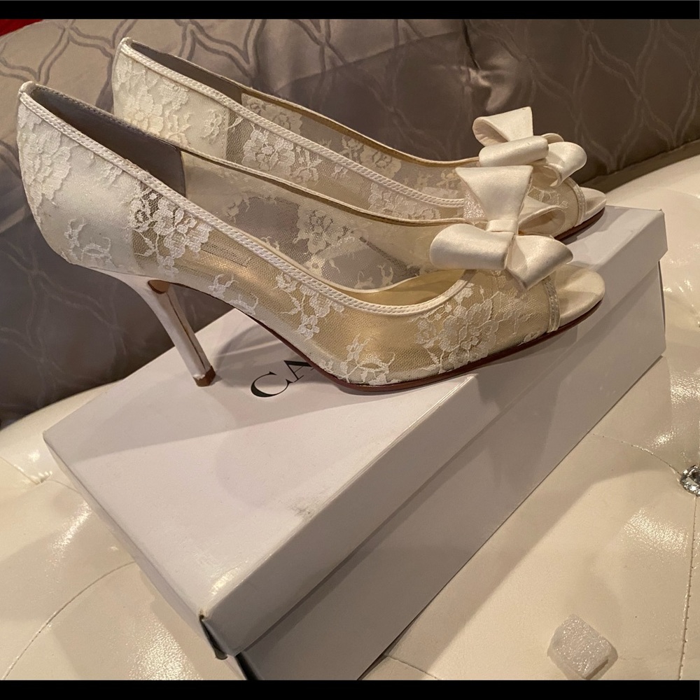 Lace ivory wedding heels